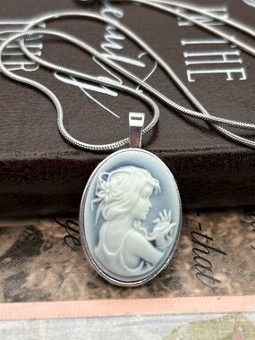 Vintage Cameo Pendant Necklace Silver Tone 20” Chain Classic Feminine Jewelry